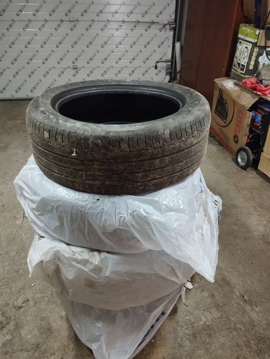 Продам летнее шины 235/55/19 Continental