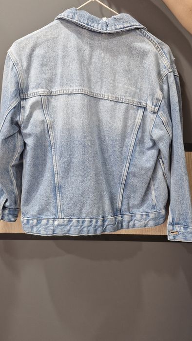 Продам джинсовую куртку на мальчика Zara