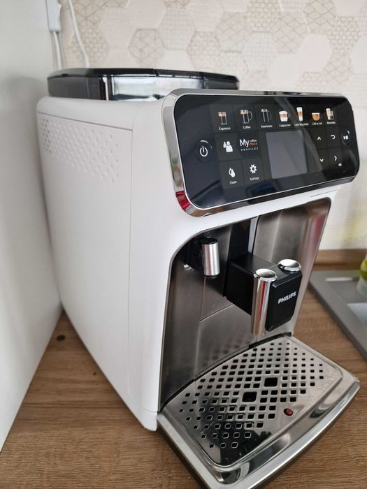 Espressor automat Philips LatteGo 5400 / model EP 5443 / 90