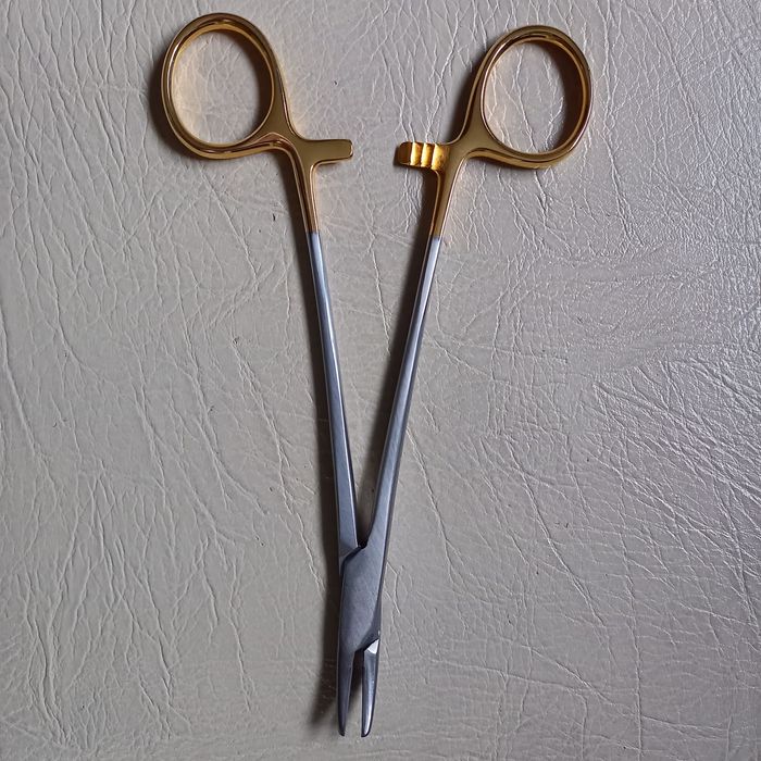 Иглодержатели для хирургии