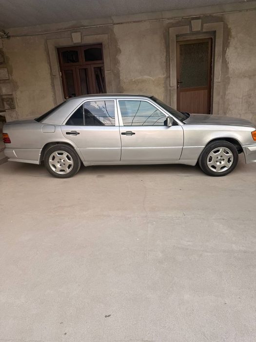 Mersades w124  sotiladi