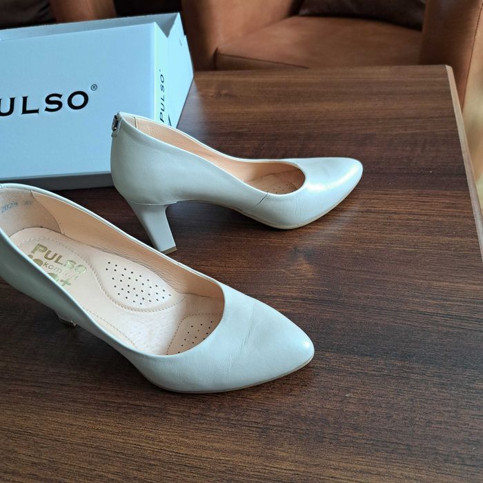 Pantofi nude piele marime 37