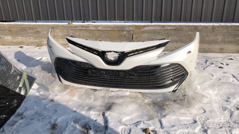 Бампер на Toyota camry 70