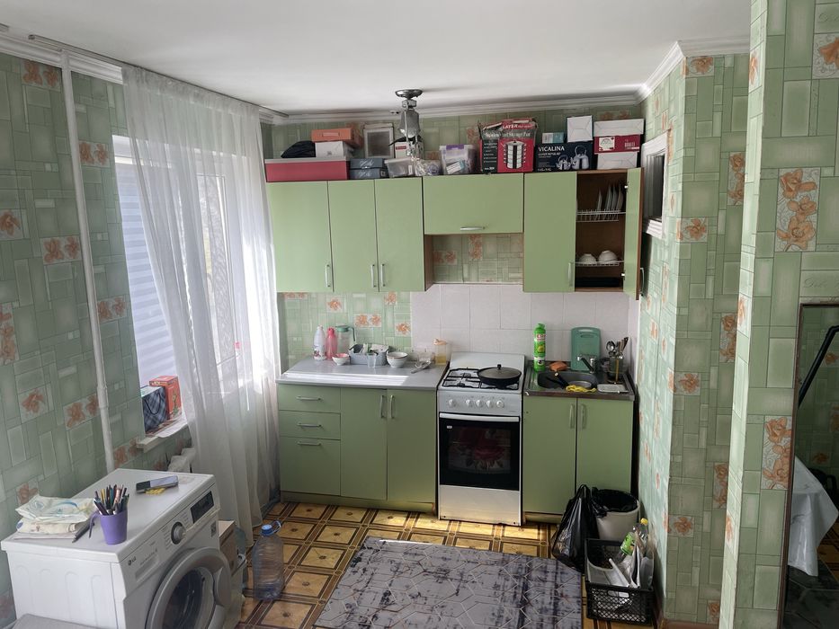 продам 4 комн.квартиру в центре