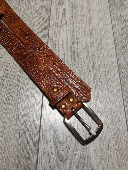 Curea din piele naturala, lucrată manual