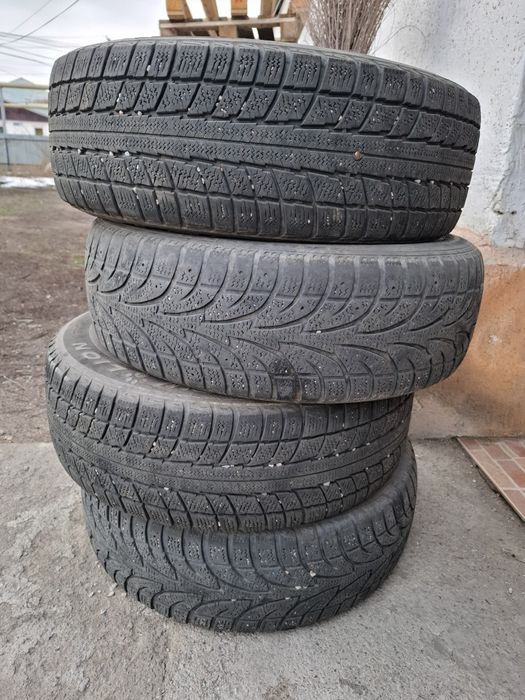Срочно продам зимние шины