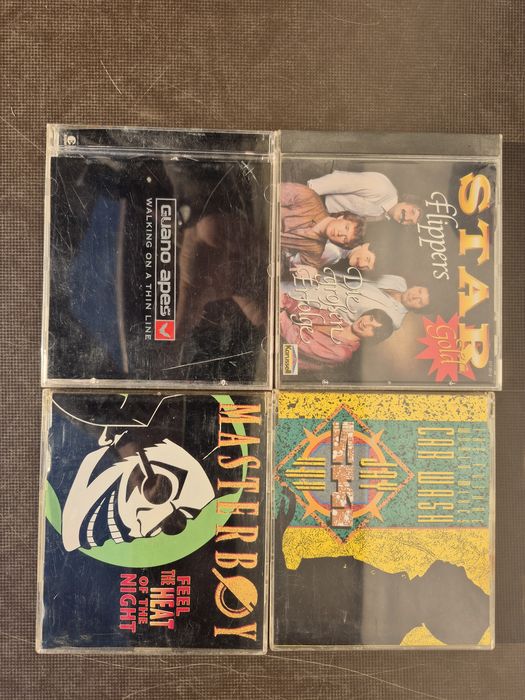 Vând 16 CD originale colectie muzica usoara mixta straina artisti internationalii
