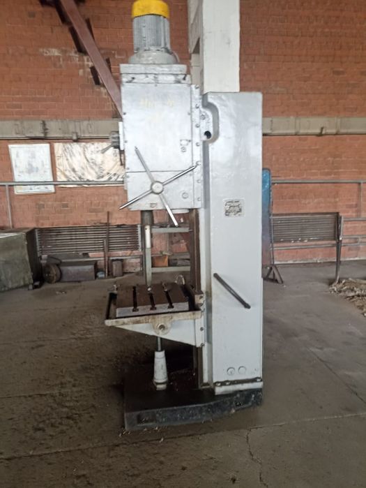 Станки токарные, фрезерные.