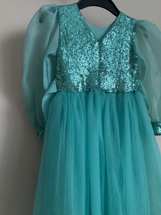 Продам платье на 6-7 лет