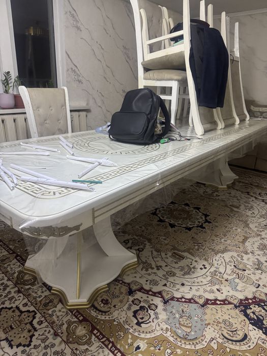 Стол для гостиной