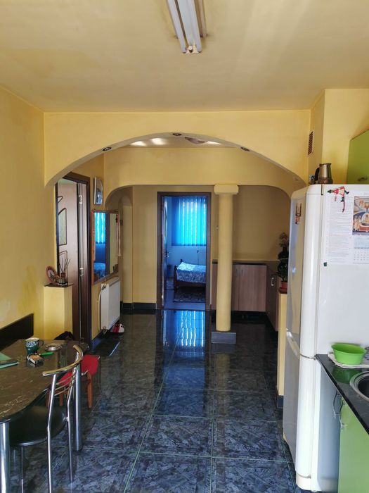 De vanzare apartament 3 camere