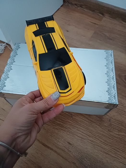 Vând diferite mașinuțe