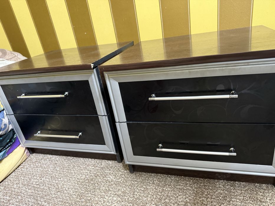 Двухместная кровать с тумбами