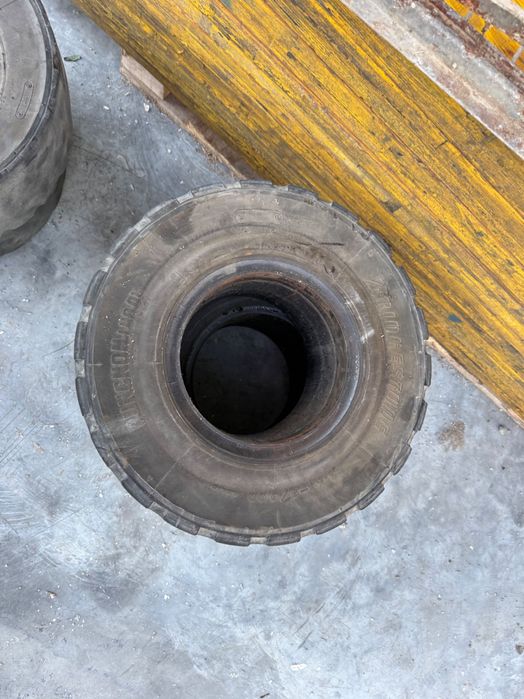 Бандажни гуми за мотокар