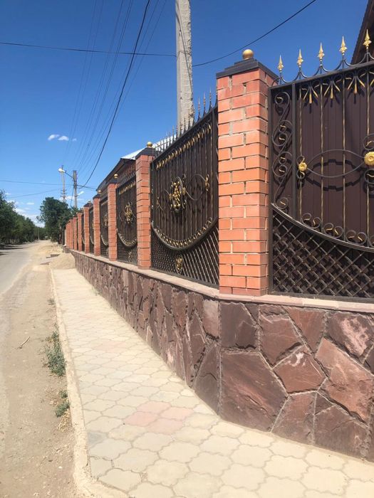 Красный камень плитняк