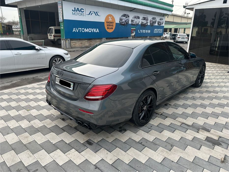 Продается оригинальный Mersedes benz E53 AMG