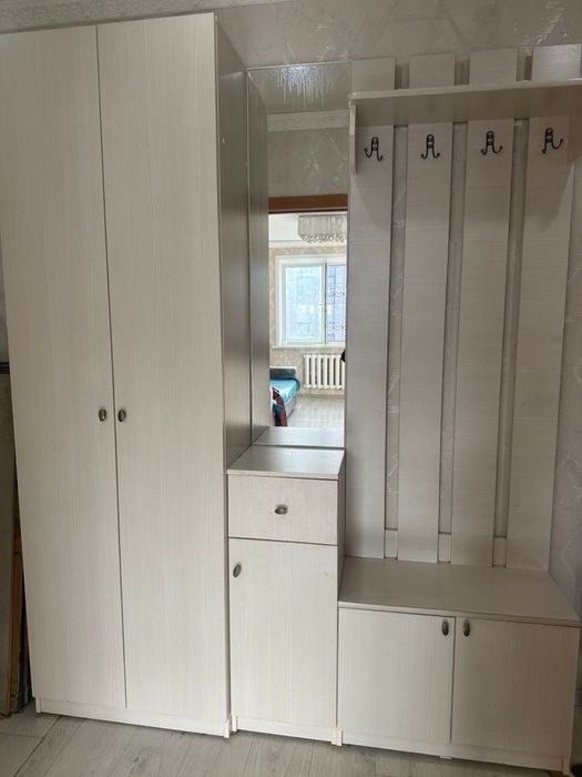 Продам детский гарнитур и прихожая