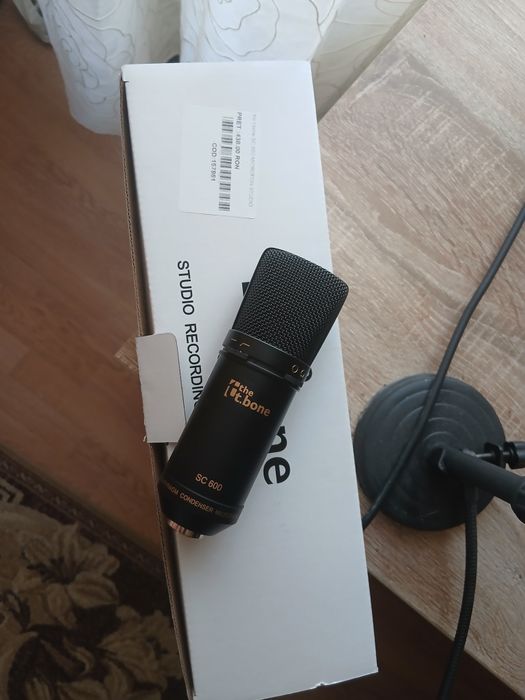 Vând microfon de studio nou