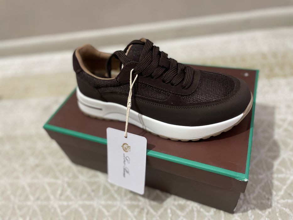 Женские кроссовкий