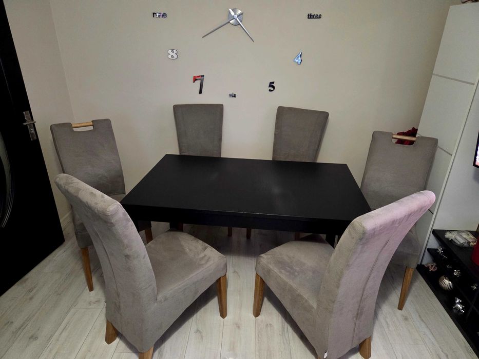 Colțar + masă + 6 scaune