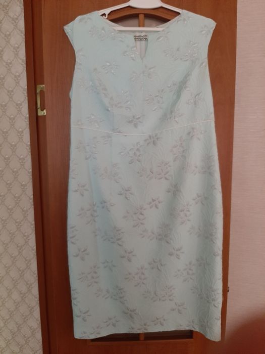 Продам новое красивое платье-двойка .