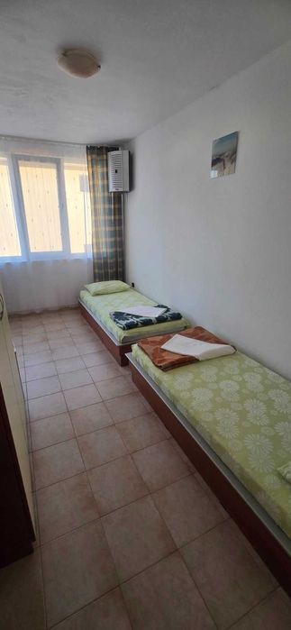 Продава се къща-близнак в Равда