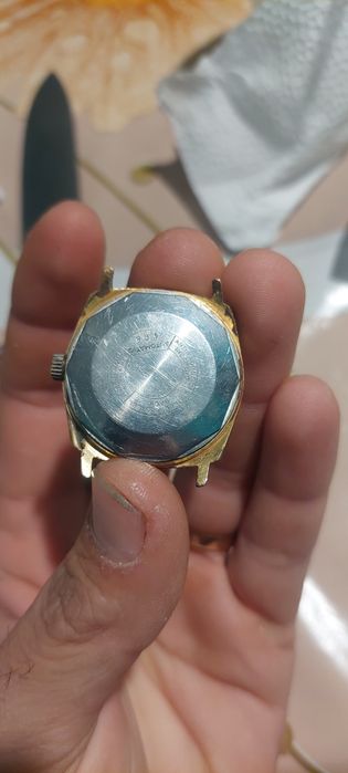 Продавам стар часовник Maui automatic