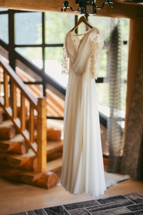 Rochie de mireasa cu crăpătura  pe picior