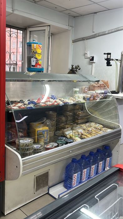 Продам витринный холодильник