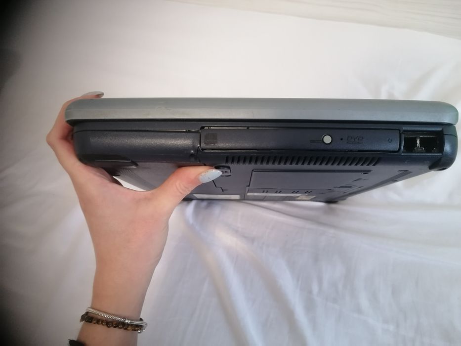 Vând 2  laptop-uri pentru piese