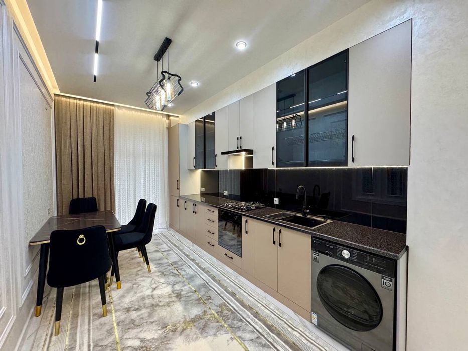 Продаётся 4-комнатная квартира в самом центре города!