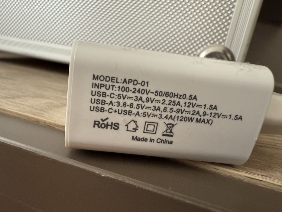 Incarcator 120 w