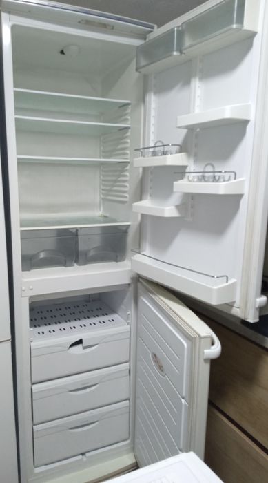 Холодильник большой