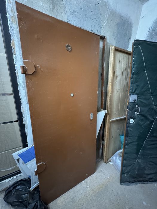 Продам входную дверь