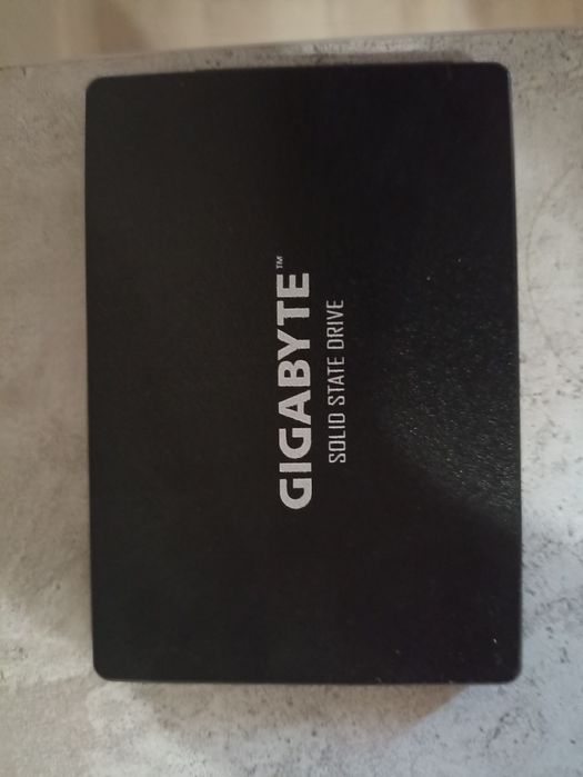 Твердотельный накопитель SSD 240 ГБ Gigabyte (SATA 3)