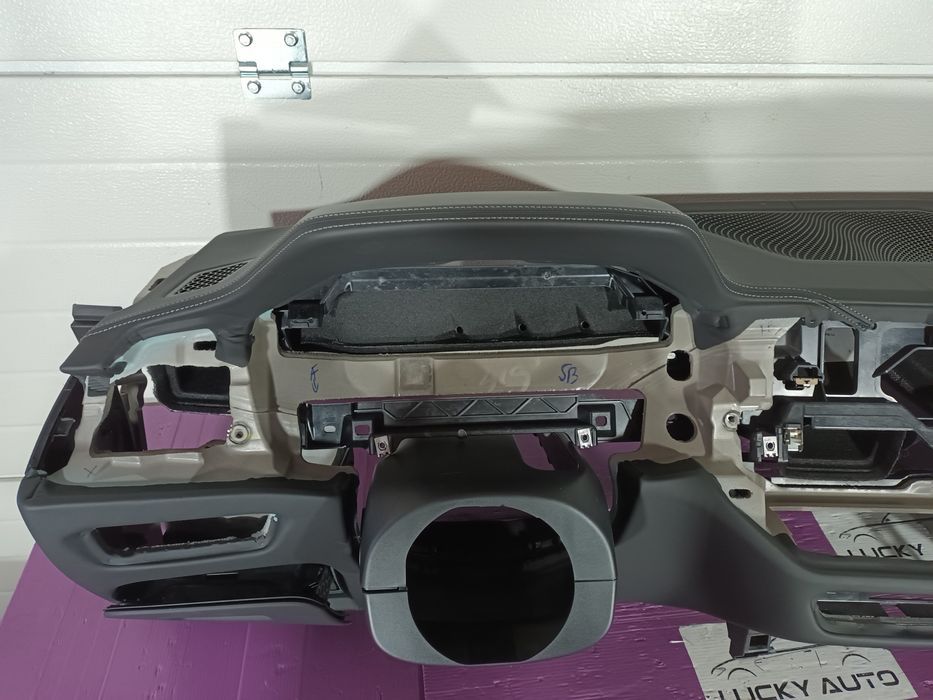 Plansa de bord bmw g20 g21 g22 g23 g26 g42 g80 g82 g83