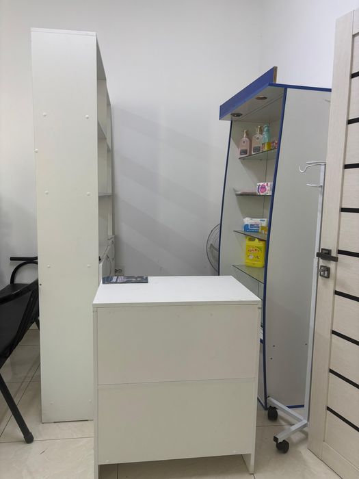 Шкафы витринные для аптеки