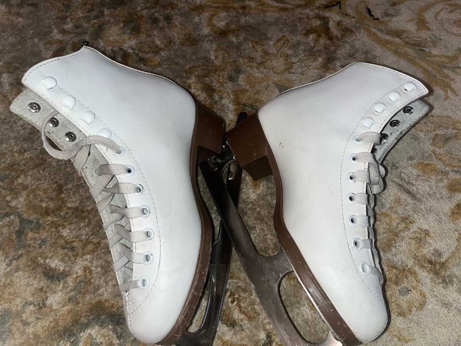 Фигурные коньки  (размер 30 и 36)