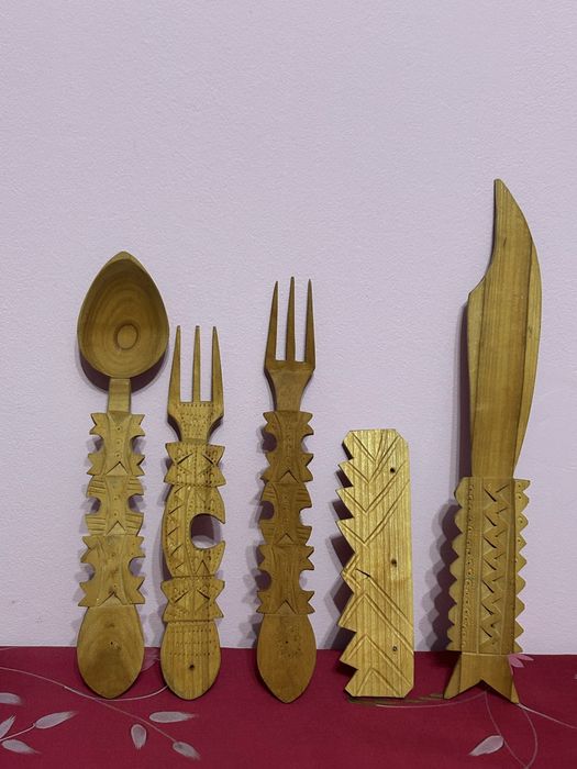 Set 5 Tacâmuri Lemn Sculptat Manual