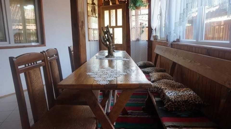 Вила Лазарова, с. Руховци