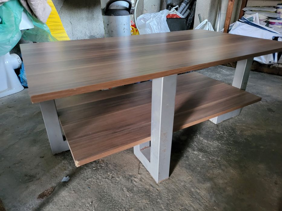 Продавам маса на две нива!