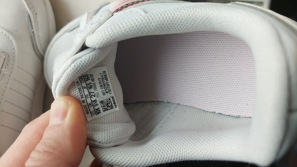 Pantofi sport marca Adidas