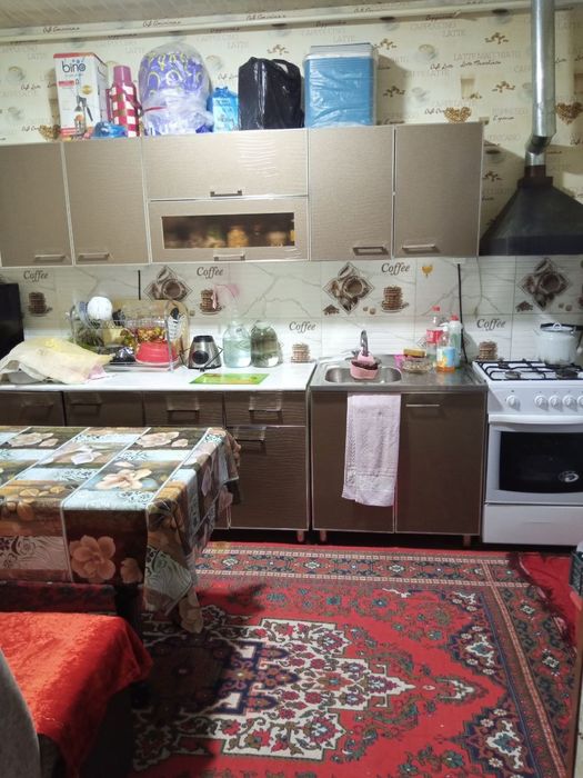 Uy sotiladi gaz svet suv bor