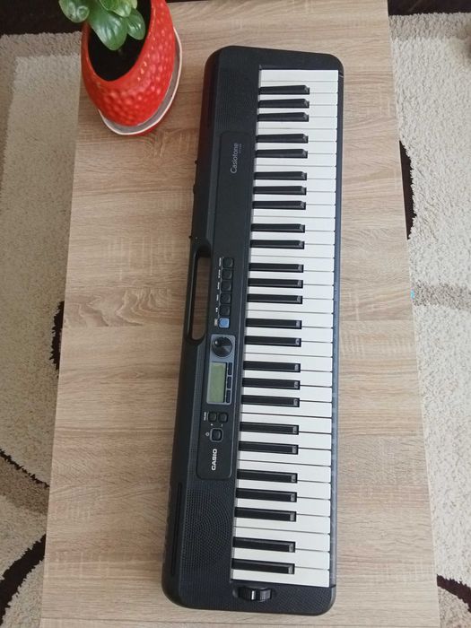 Vând urgent orga Casio