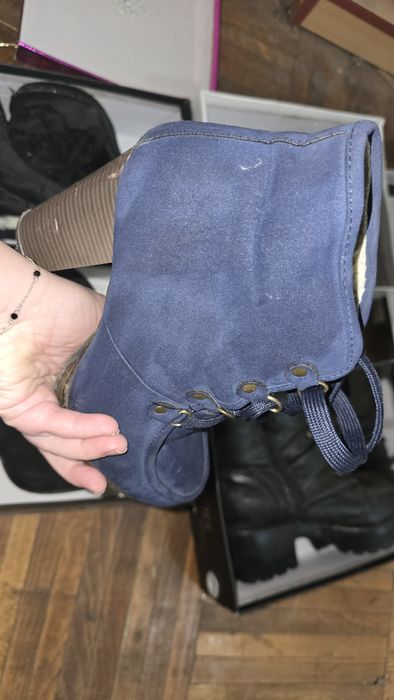 Încălțăminte toc