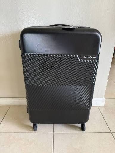 Чисто нов куфар Samsonite. С етикет