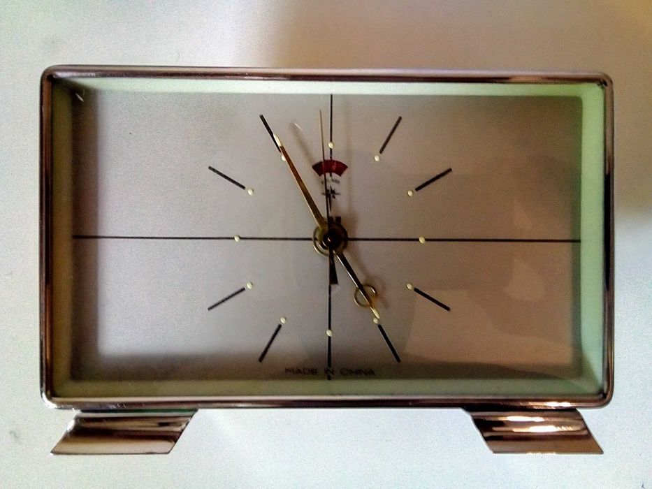 Часовник будилник Polaris