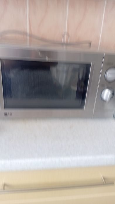Продаётся микроволновва  печь