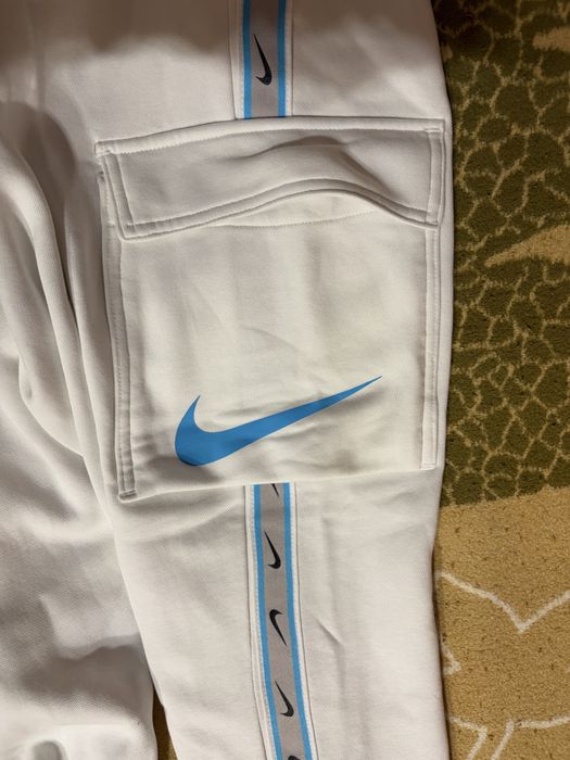 Бял анцуг на Nike тип карго