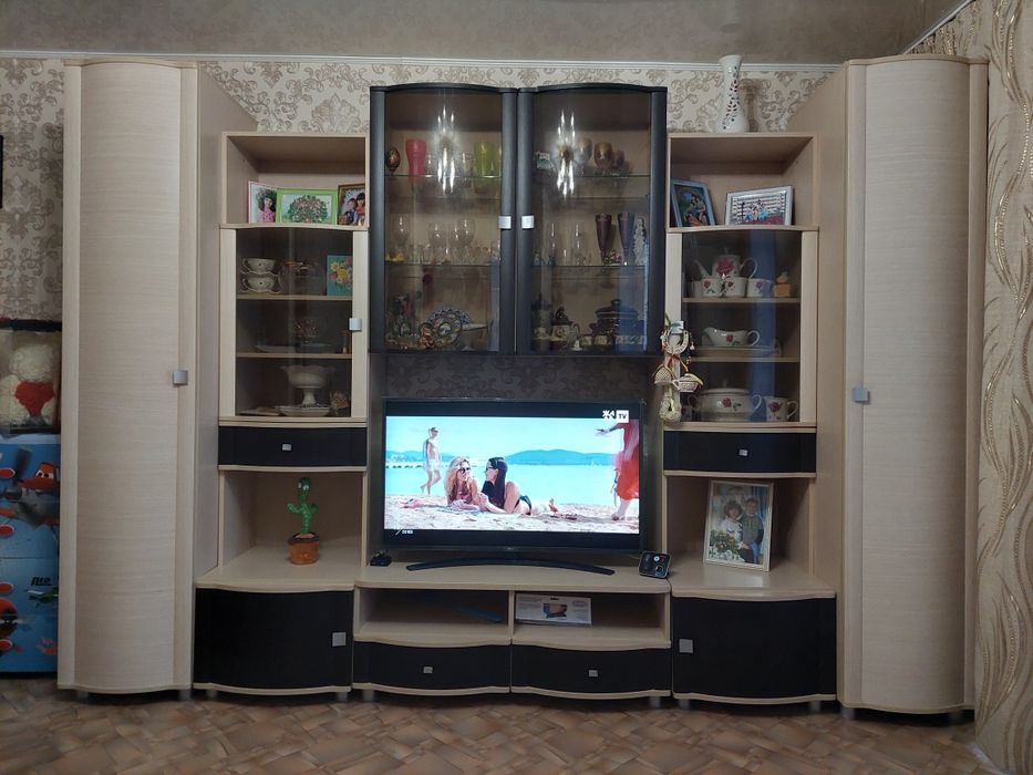 Продам стенку "Оливия" в гостинную